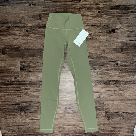 Lululemon brand new Wunder Under legging 28” - Picture 4 of 6